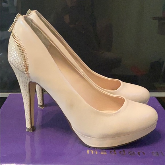 Call it Spring heels - Picture 2 of 11